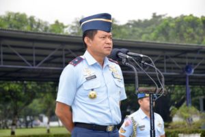 Komandan Pangkalan TNI AU Adisutjipto Marsekal Pertama TNI Ir. Novyan Samyoga, M.M saat memberikan pengarahan pada Apel Khusus di Lapangan Jupiter, Senin (13/2). (Dok. Pentak Lanud Adisutjipto)