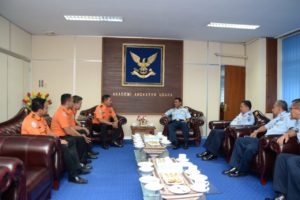 30 Jul Gub AAU sambut Kabasarnas Yogya (1)