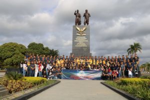 Gmb 1 Foto Bersama Keluarga Besar Palaksara 93 @Tugu Adi Sakti AAU