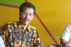 Dosen Fakultas Hukum Unsoed, Weda Kupita, S.H., M.H. yang juga dikenal sebagai ahli Hukum Acara Peradilan Tata Usaha Negara, serta Hukum Administrasi Negara.